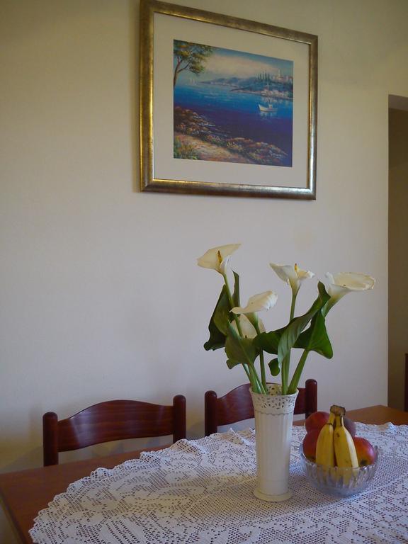 Milutinov Dvor Apartments Vrsi Extérieur photo