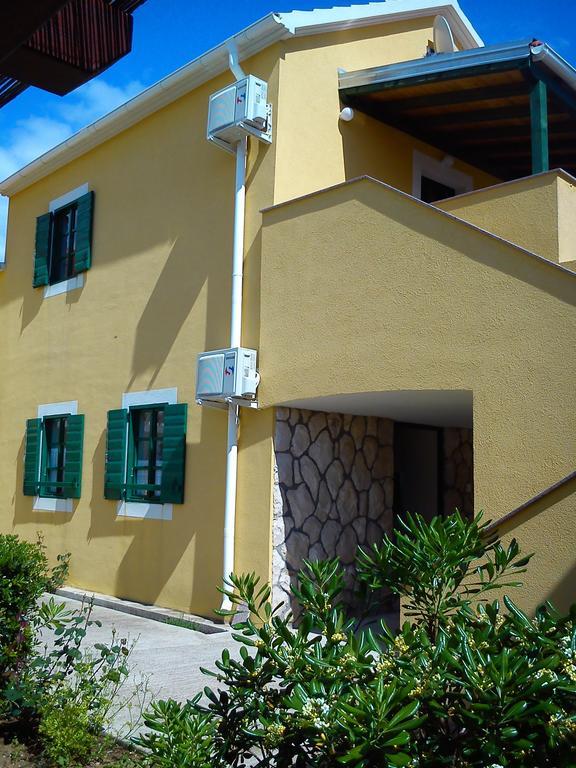 Milutinov Dvor Apartments Vrsi Extérieur photo