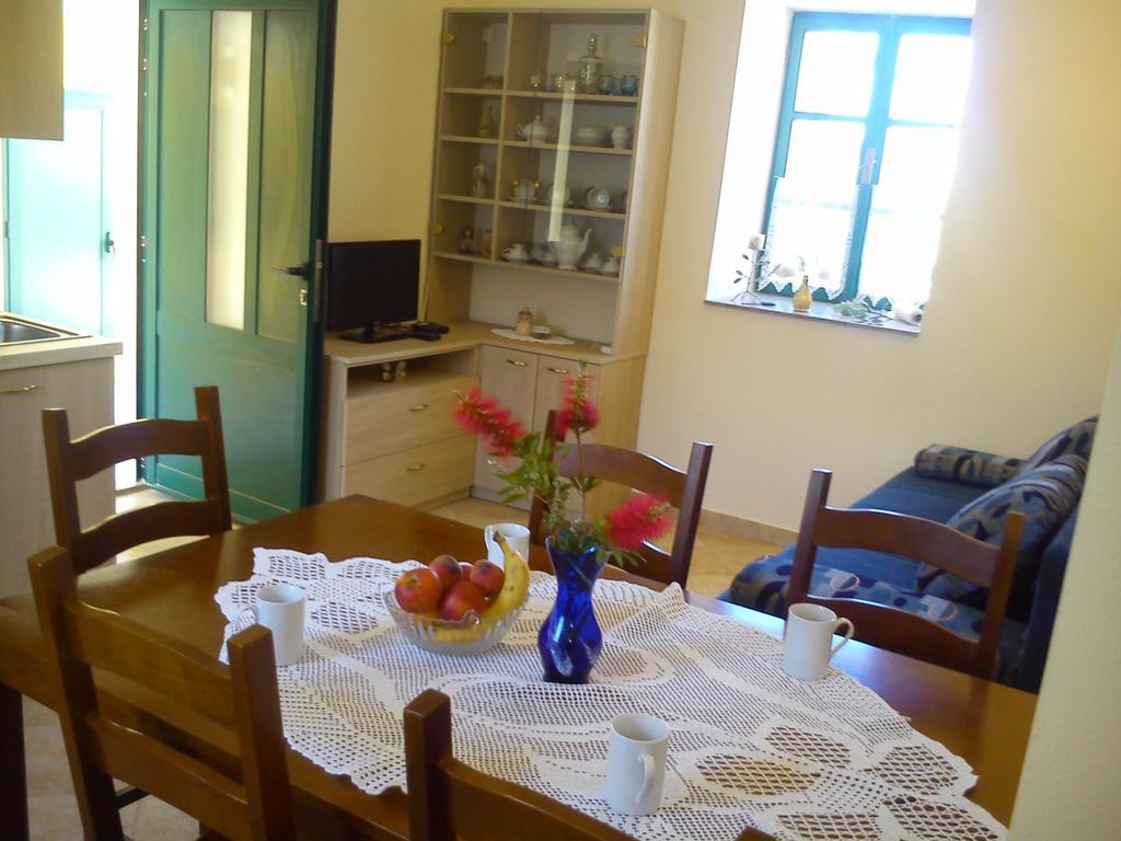 Milutinov Dvor Apartments Vrsi Extérieur photo