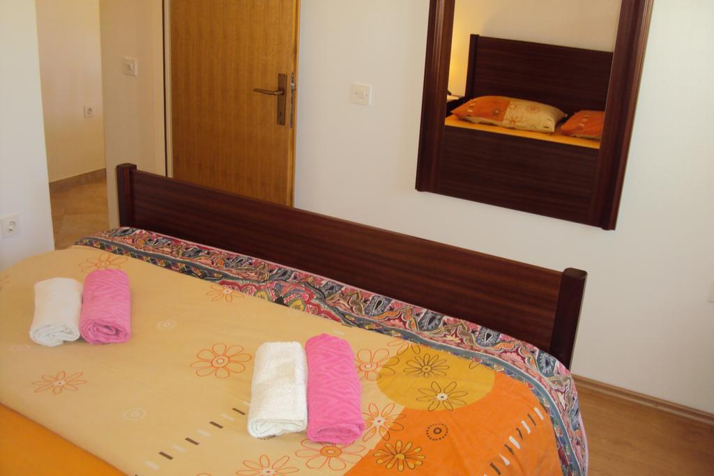 Milutinov Dvor Apartments Vrsi Extérieur photo