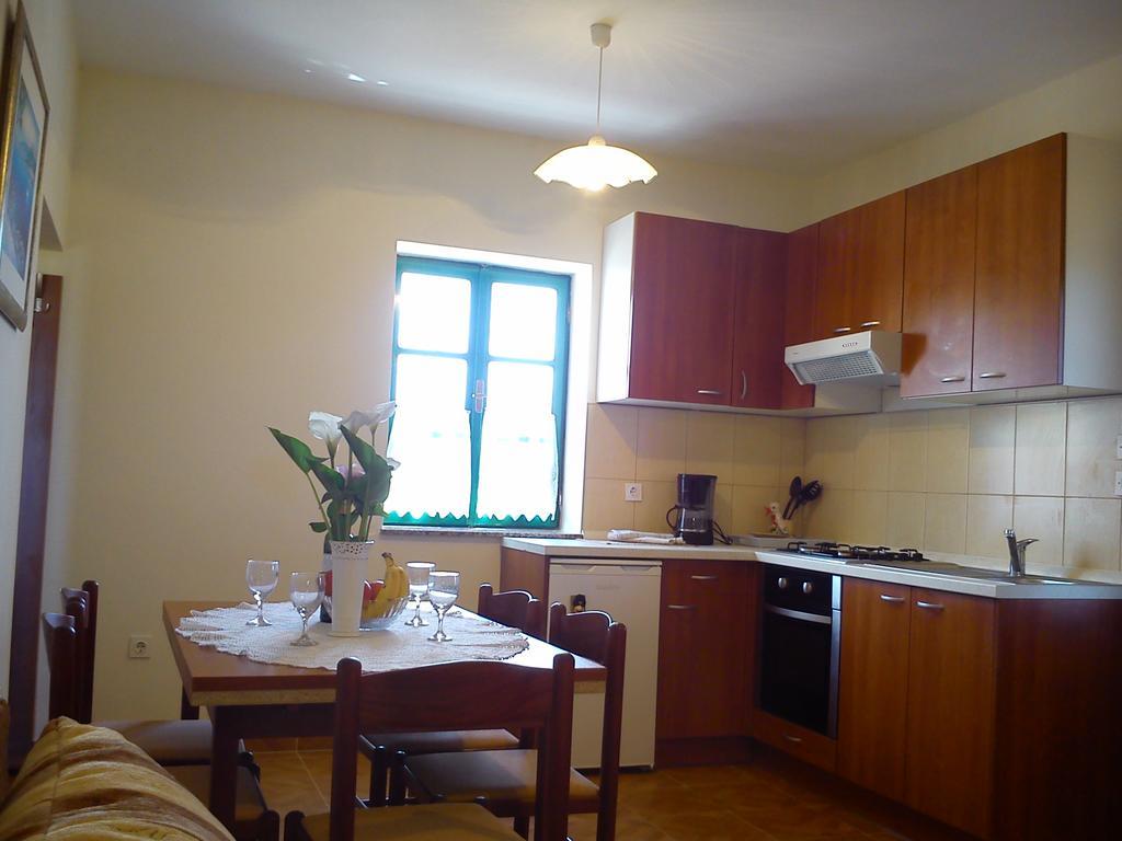 Milutinov Dvor Apartments Vrsi Extérieur photo