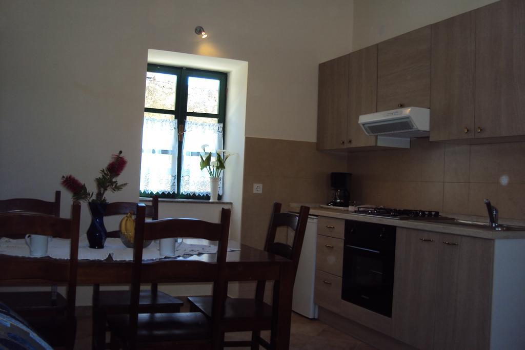 Milutinov Dvor Apartments Vrsi Extérieur photo