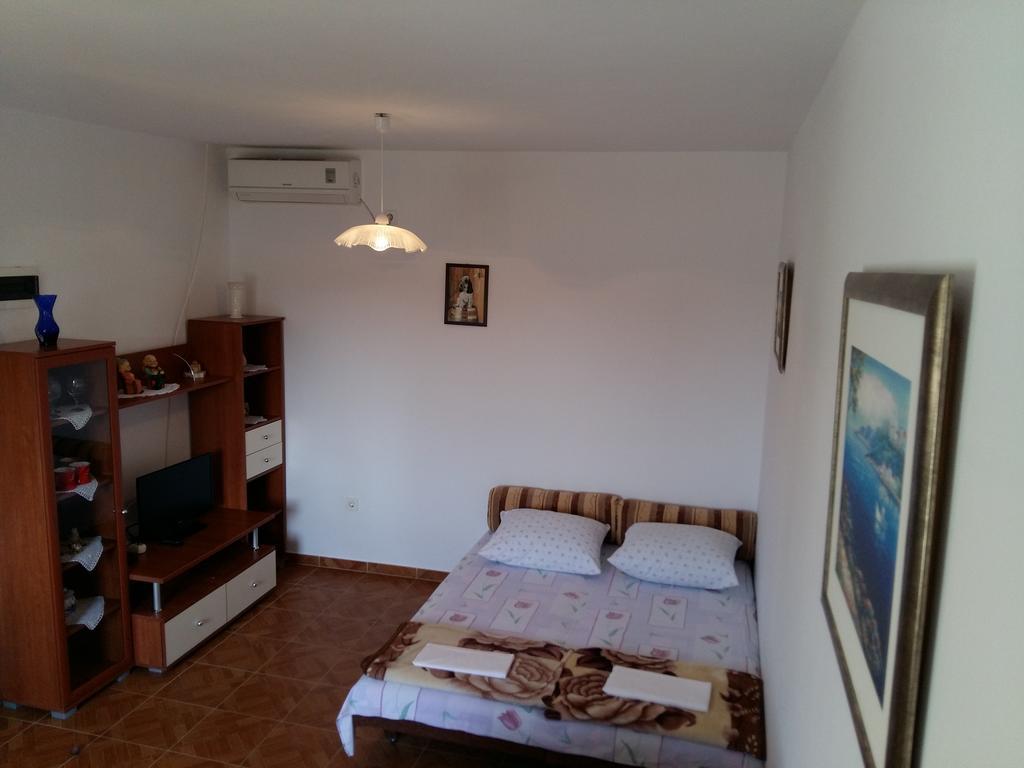 Milutinov Dvor Apartments Vrsi Extérieur photo